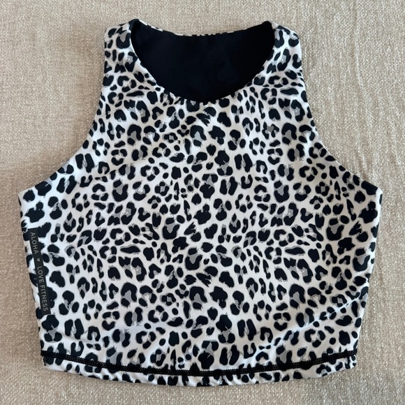 Aloha Love Fitness Tops - Love Fitness Aloha Reversible Leopard Print High Neck Racerback Crop Tank Black